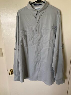Columbia Light Gray Long Sleeve Button-Down Fishing Shirt